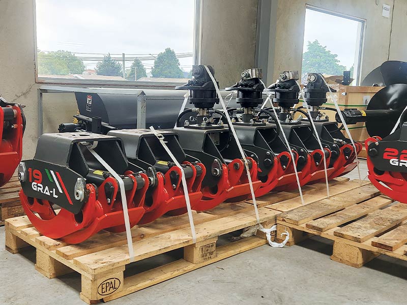 Couplers and attachments: Earthworm