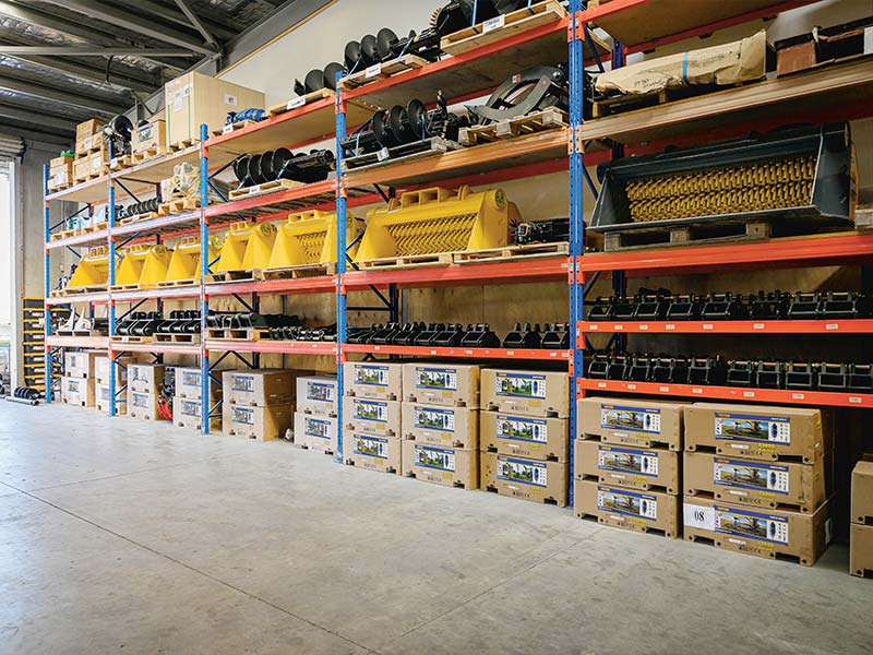 Couplers and attachments: Earthworm