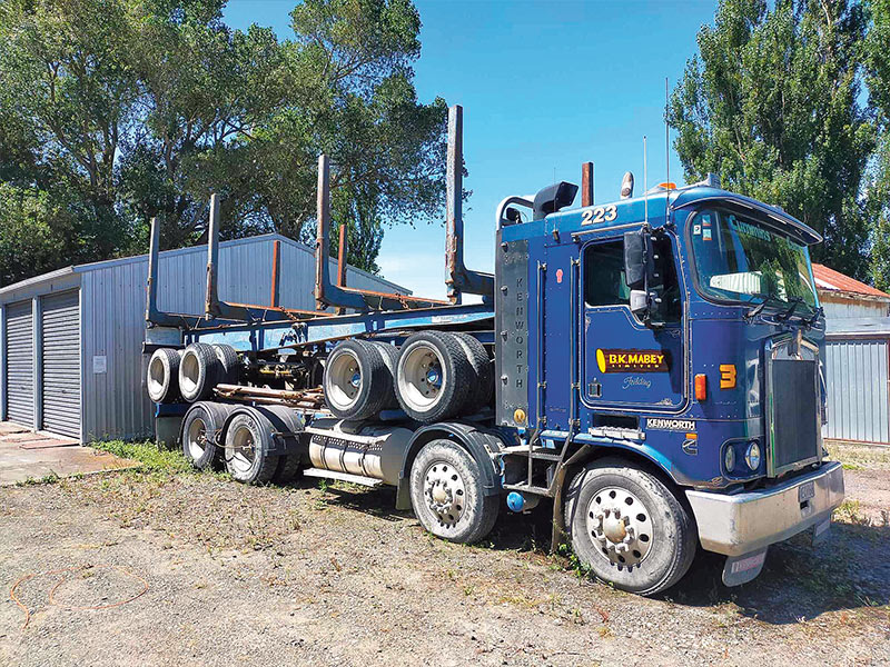 Kenworth K104 motorhome